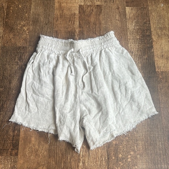 La Miel Linen Shorts with Fray Detail - Picture 3 of 5